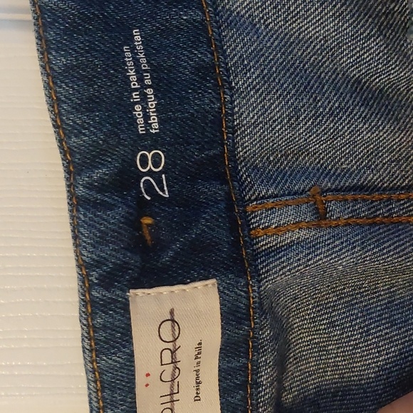 Pilcro Relaxed Barrel Jeans Size 28 - Picture 2 of 10